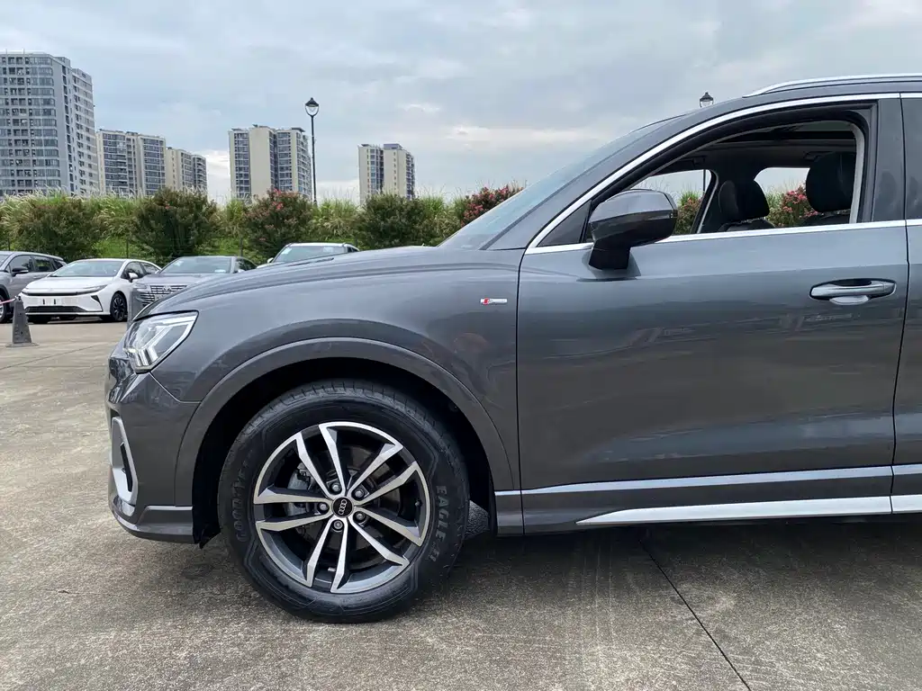 Audi Q3 — фото 19