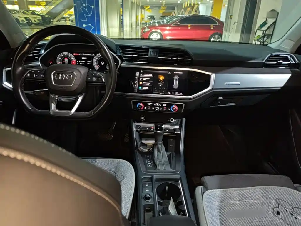 Audi Q3 — фото 10
