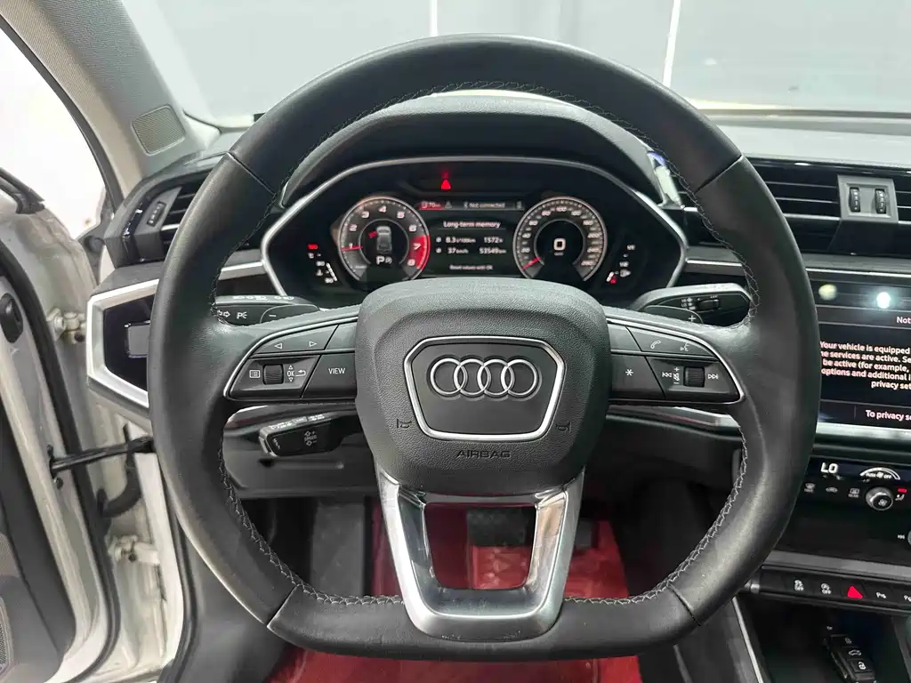 Audi Q3 — фото 11