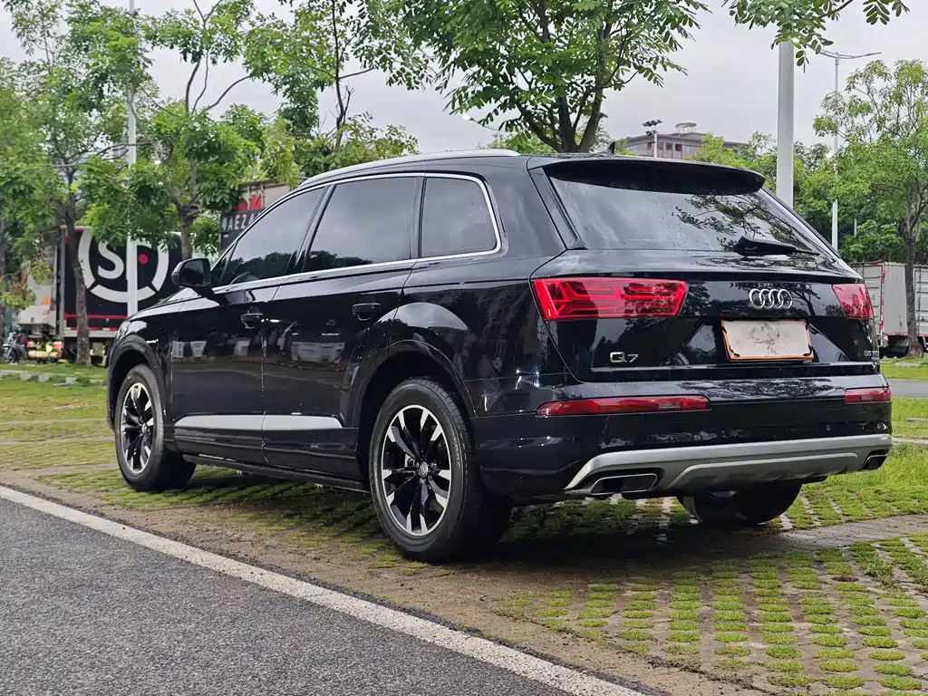 Audi Q7 — фото 7
