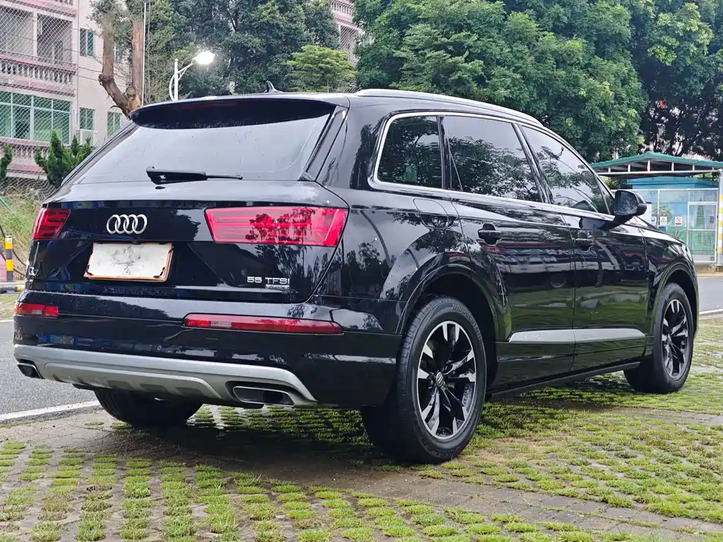 Audi Q7 — фото 9