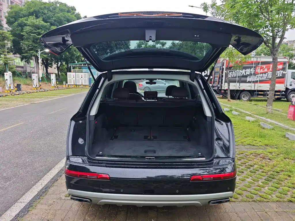 Audi Q7 — фото 10