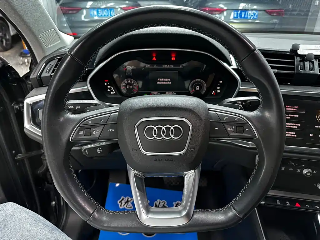 Audi Q3 — фото 13