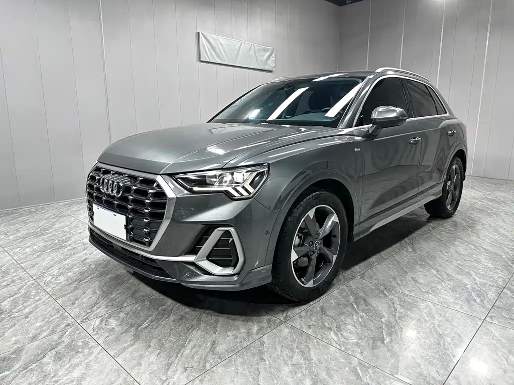 Audi Q3 — фото 1