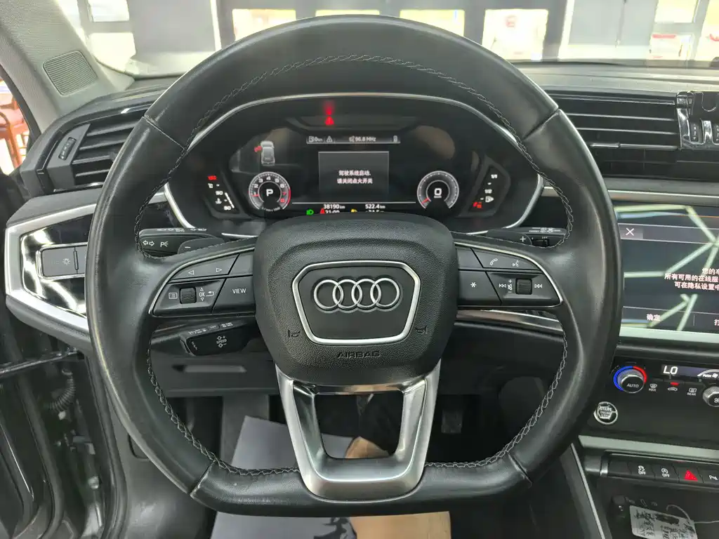 Audi Q3 — фото 16