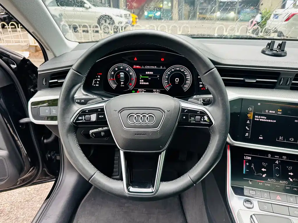Audi A6L — фото 11