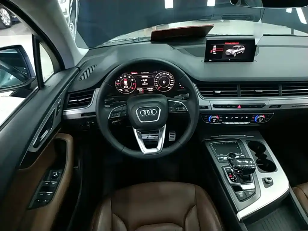 Audi Q7 — фото 11