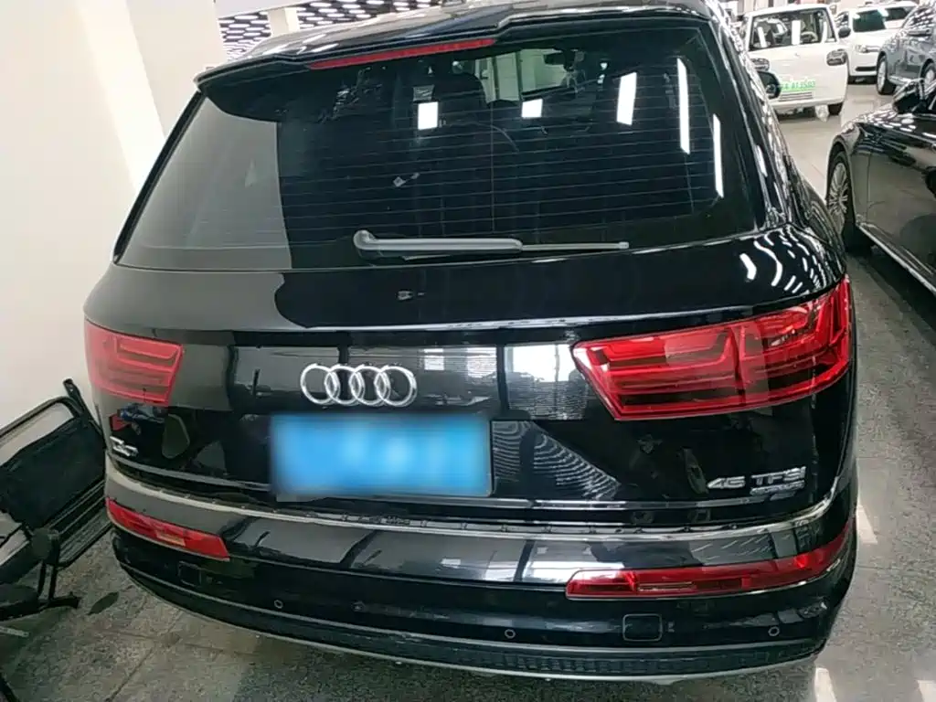 Audi Q7 — фото 6