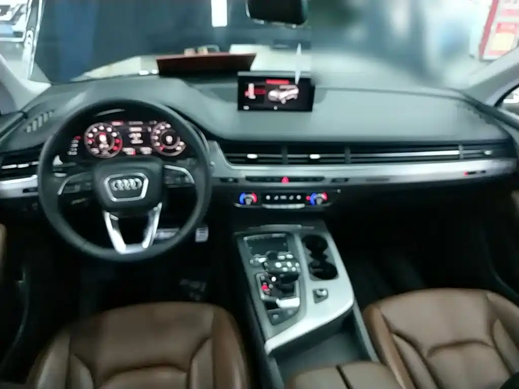 Audi Q7 — фото 10