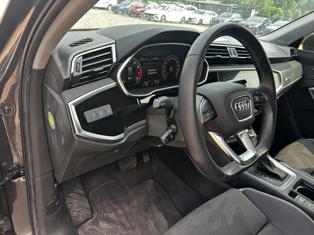 Audi Q3 — фото 10