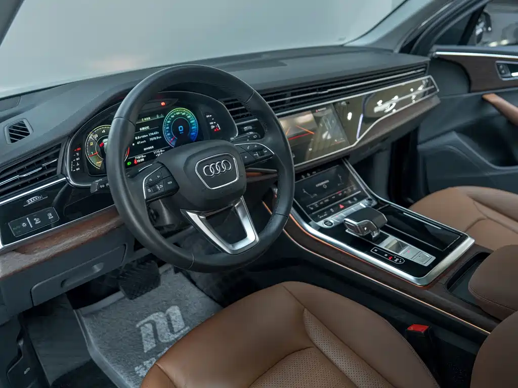 Audi Q7 — фото 10