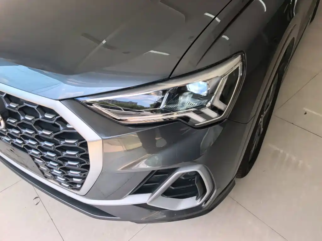 Audi Q3 Sportback — фото 24