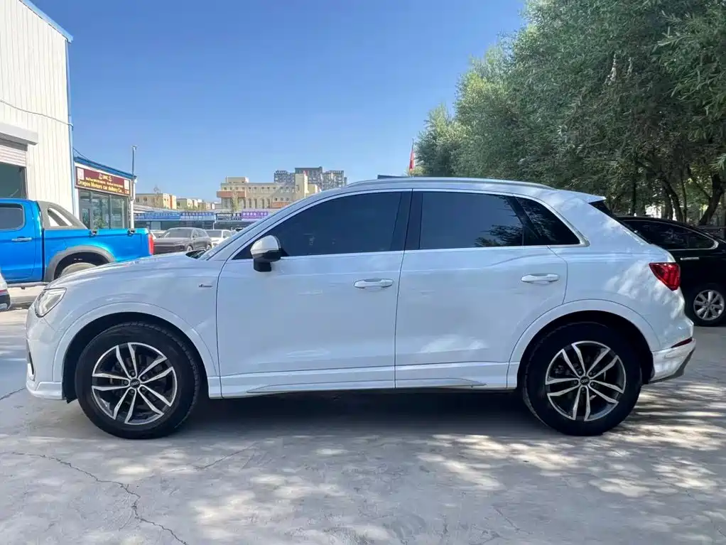 Audi Q3 — фото 14