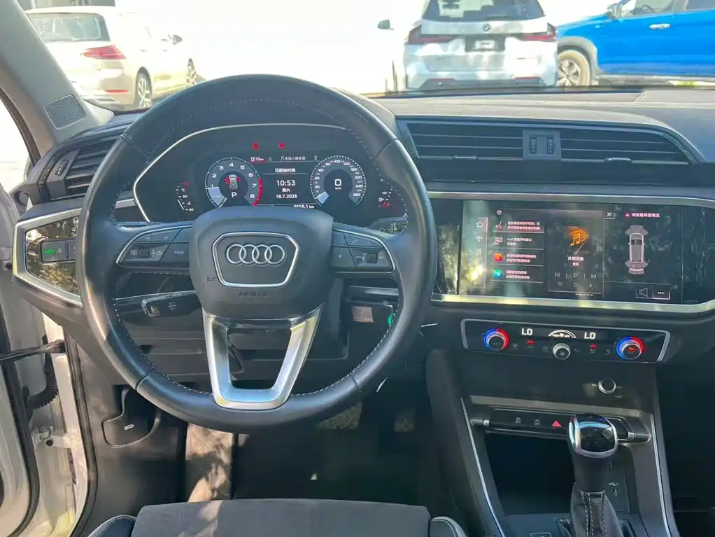 Audi Q3 — фото 8