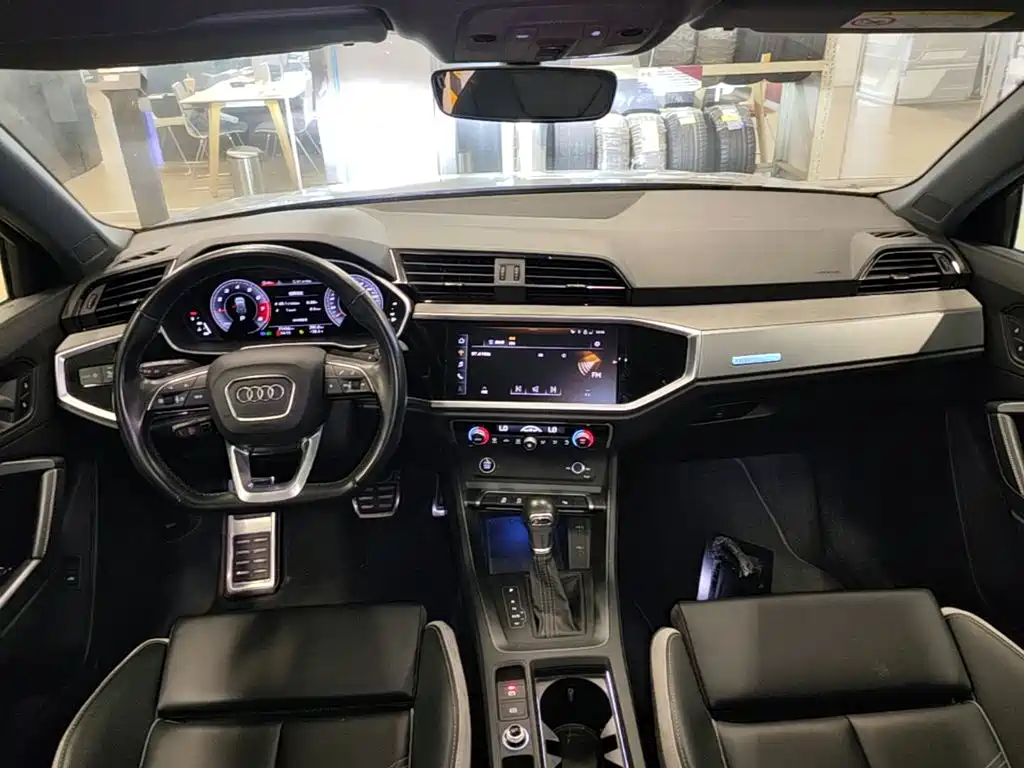 Audi Q3 — фото 10
