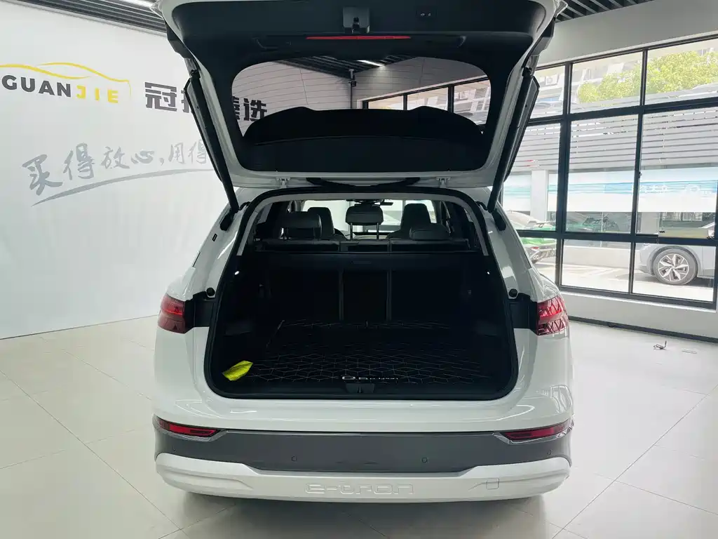 Audi Q5 e-tron — фото 14