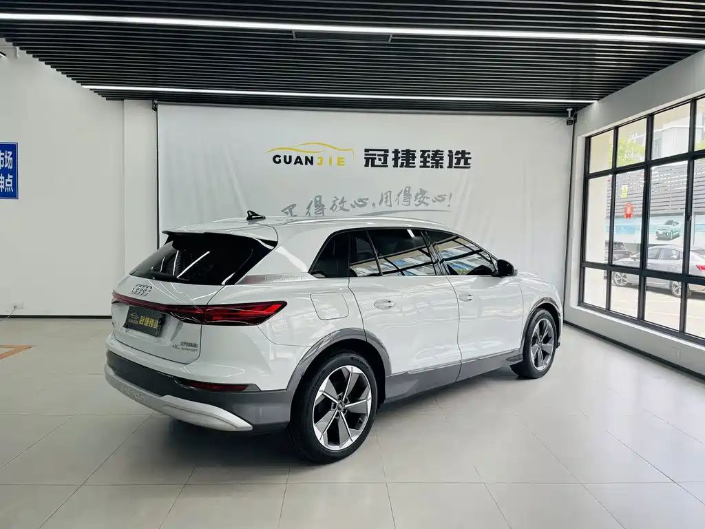 Audi Q5 e-tron — фото 16
