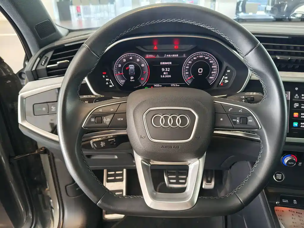Audi Q3 — фото 14