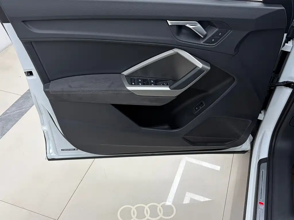 Audi Q3 — фото 7
