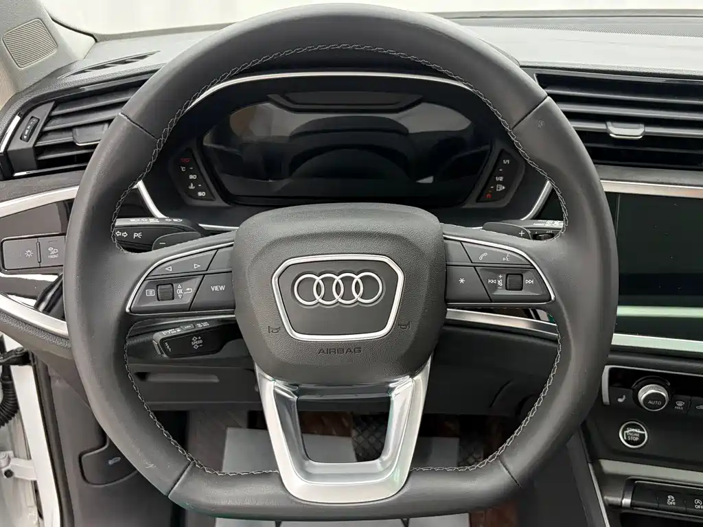 Audi Q3 — фото 10