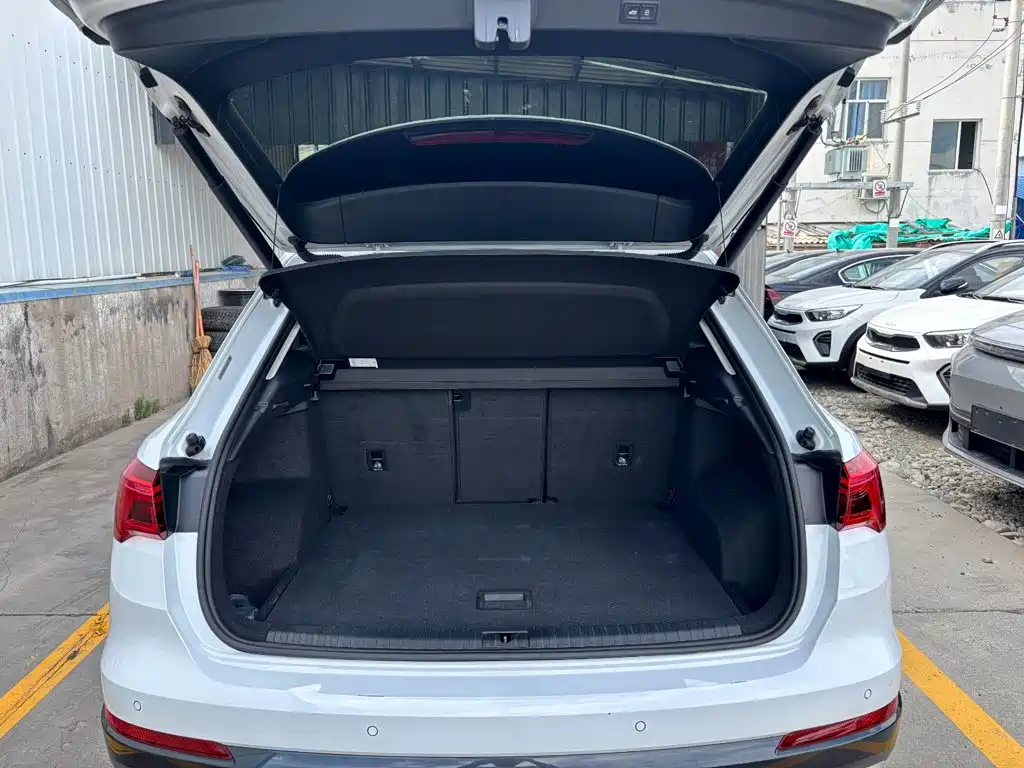 Audi Q3 — фото 10