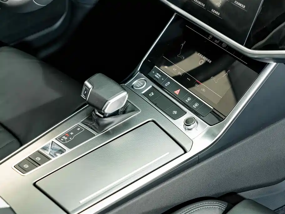Audi A6L — фото 19