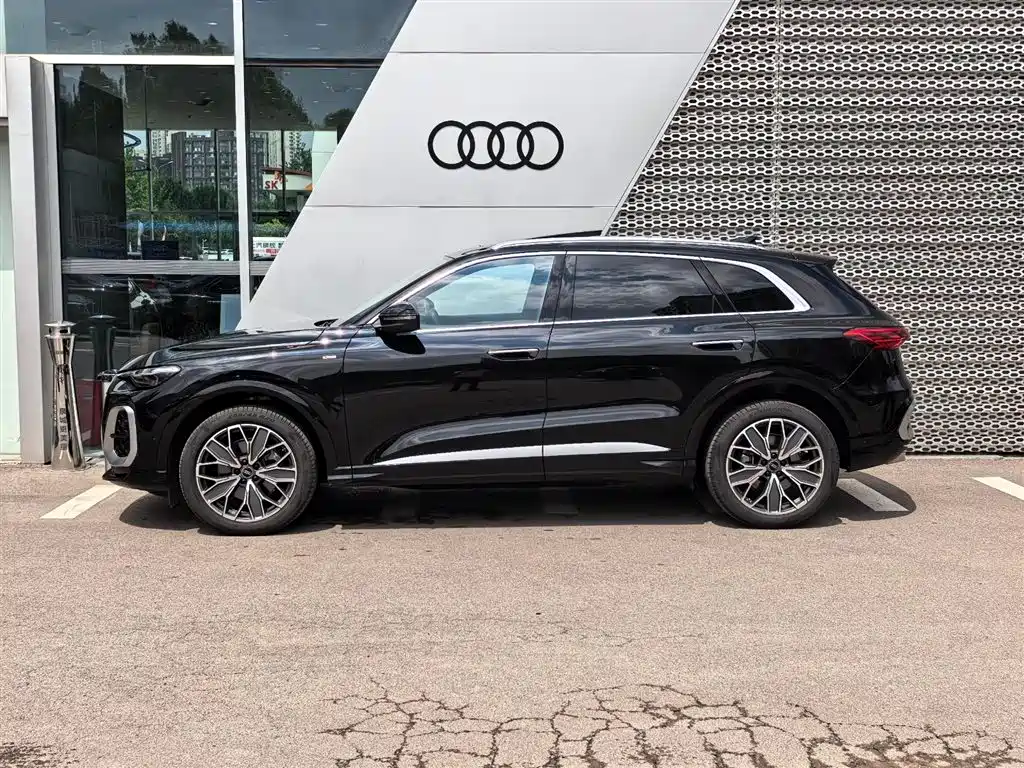 Audi Q5L — фото 3