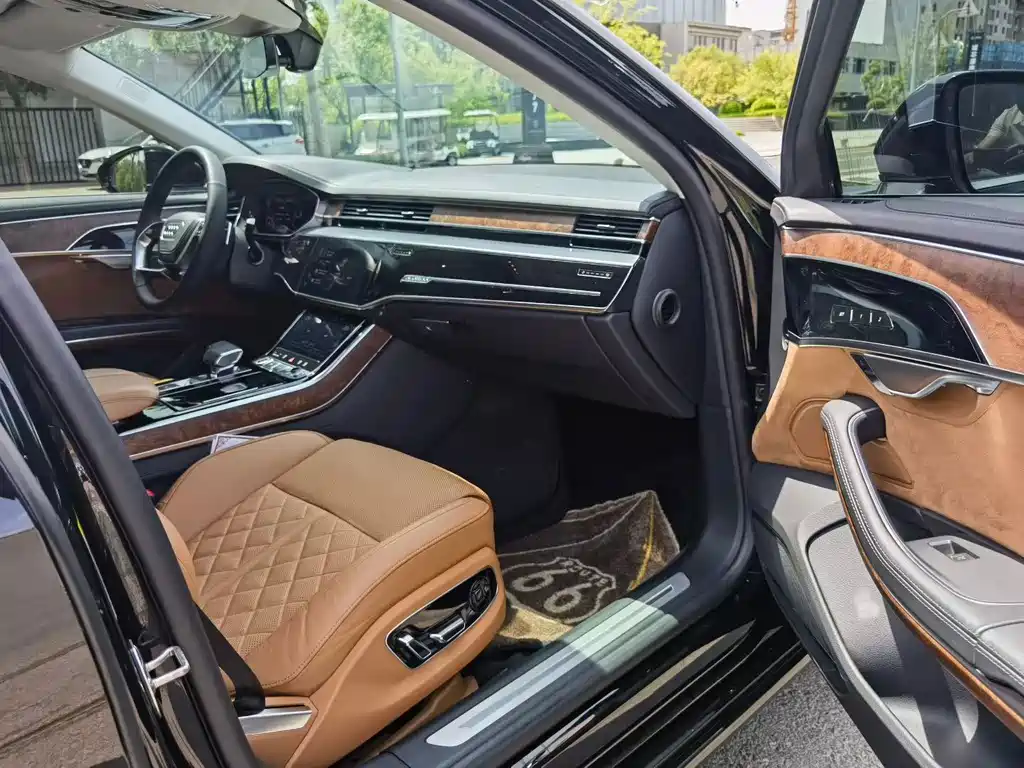 Audi A8 — фото 5