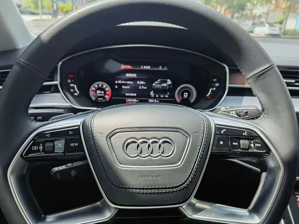 Audi A8 — фото 6