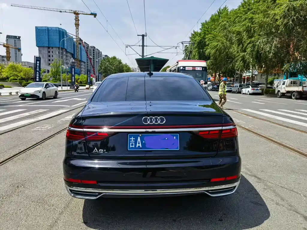 Audi A8 — фото 9
