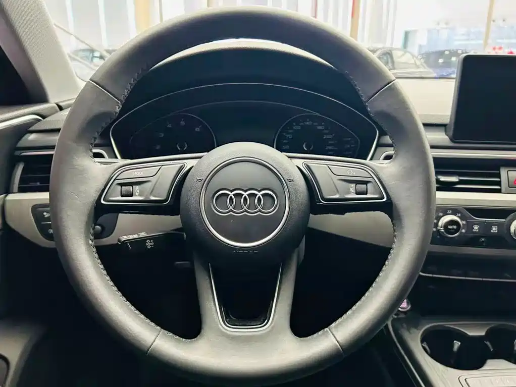 Audi A4L — фото 15
