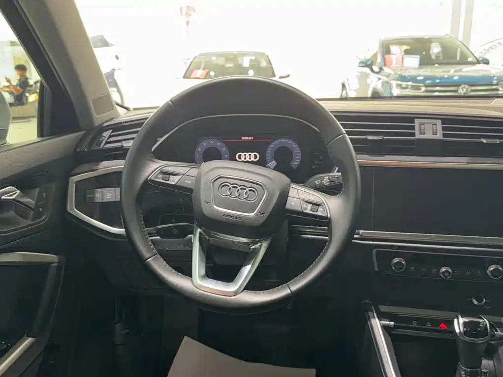 Audi Q3 — фото 5
