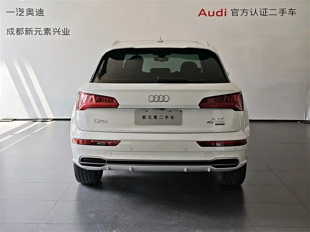 Audi Q5L — фото 5