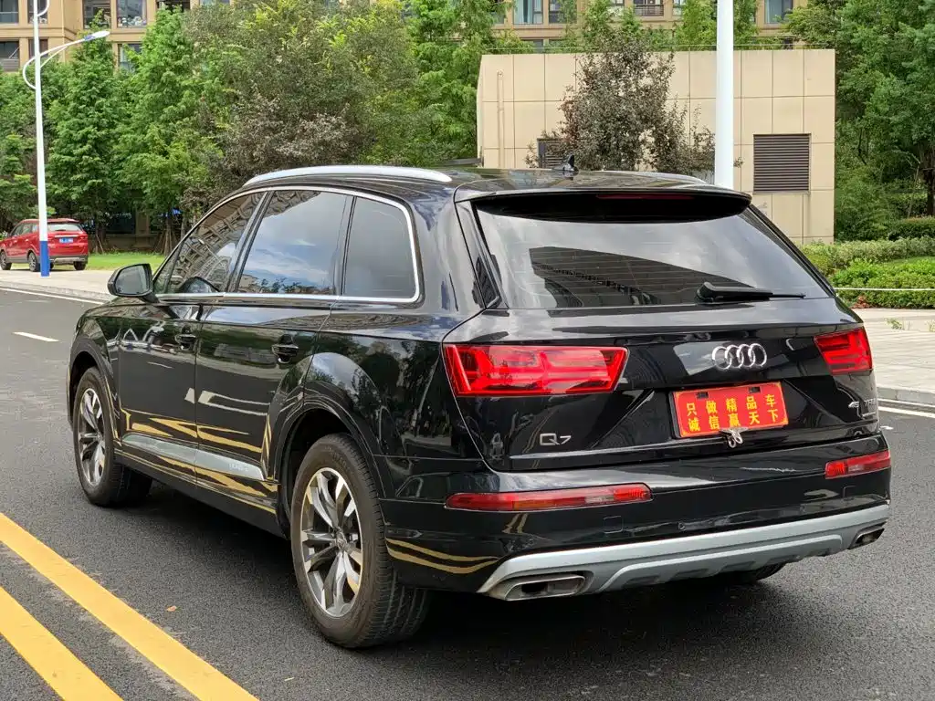 Audi Q7 — фото 6