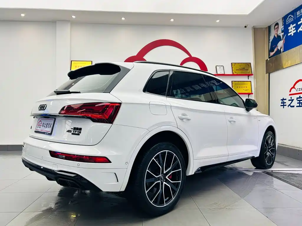 Audi Q5L — фото 5