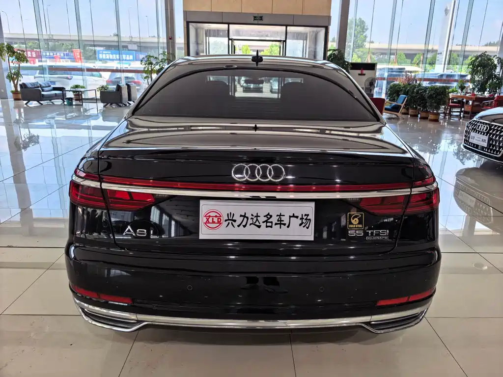 Audi A8 — фото 4