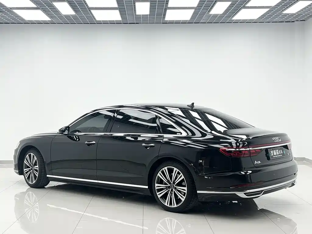Audi A8 — фото 4