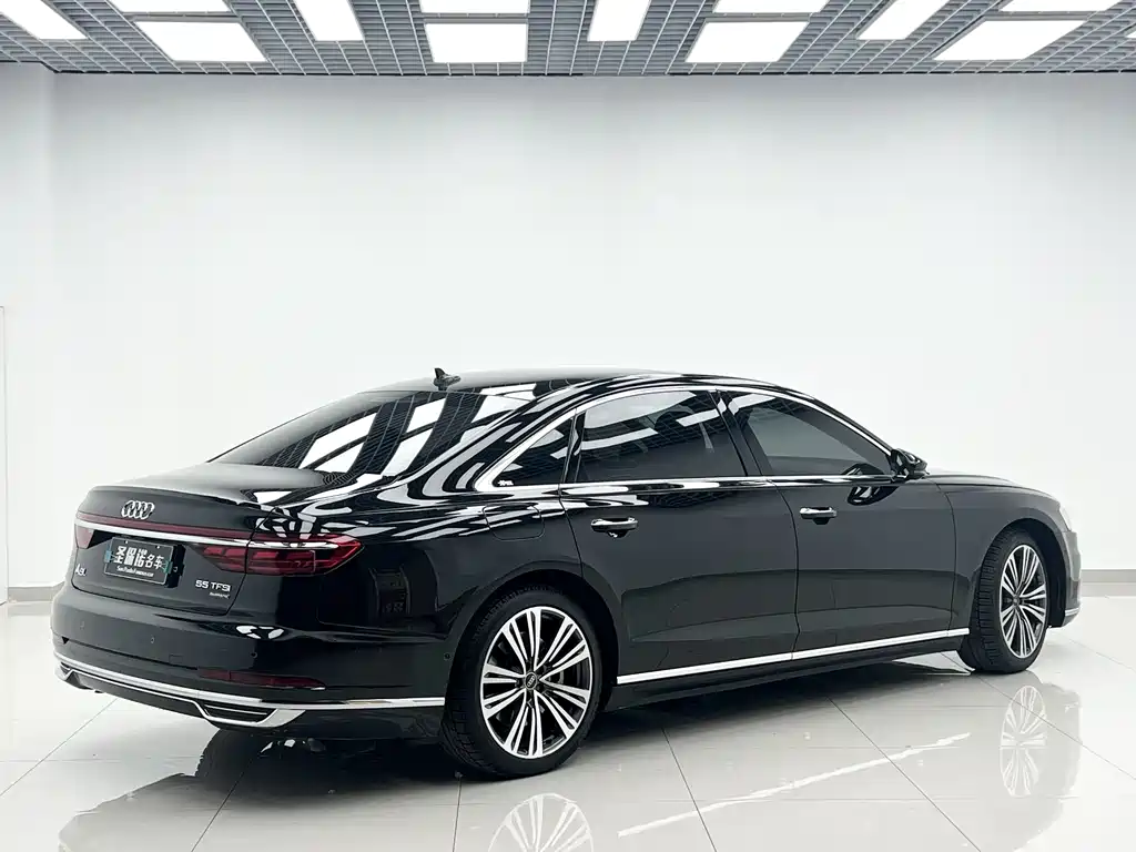 Audi A8 — фото 6