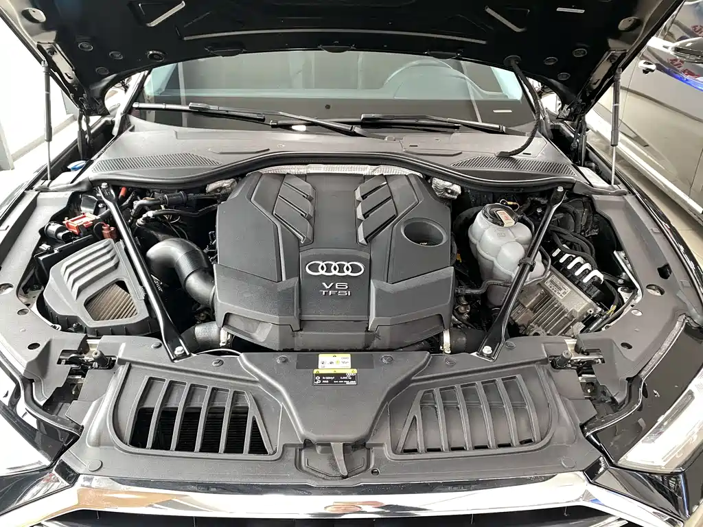 Audi A8 — фото 7