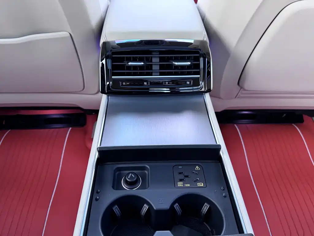Audi A8 — фото 13