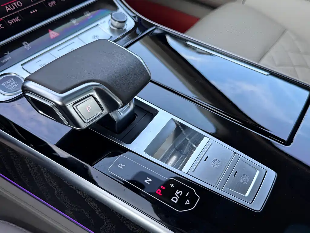Audi A8 — фото 20