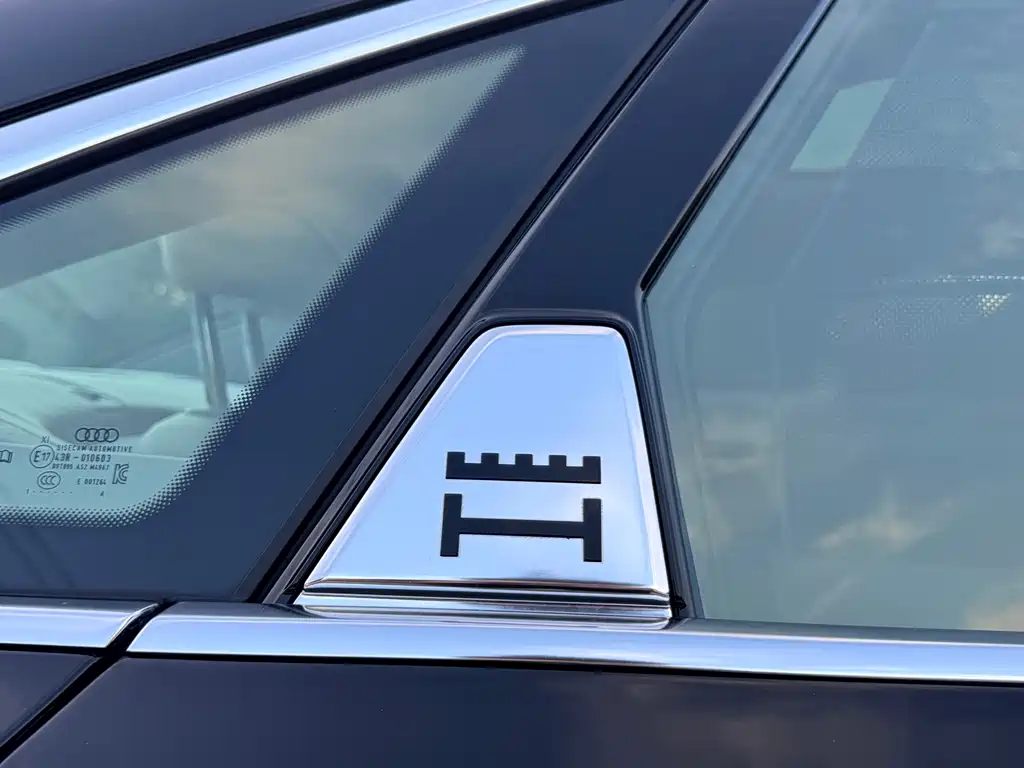 Audi A8 — фото 22