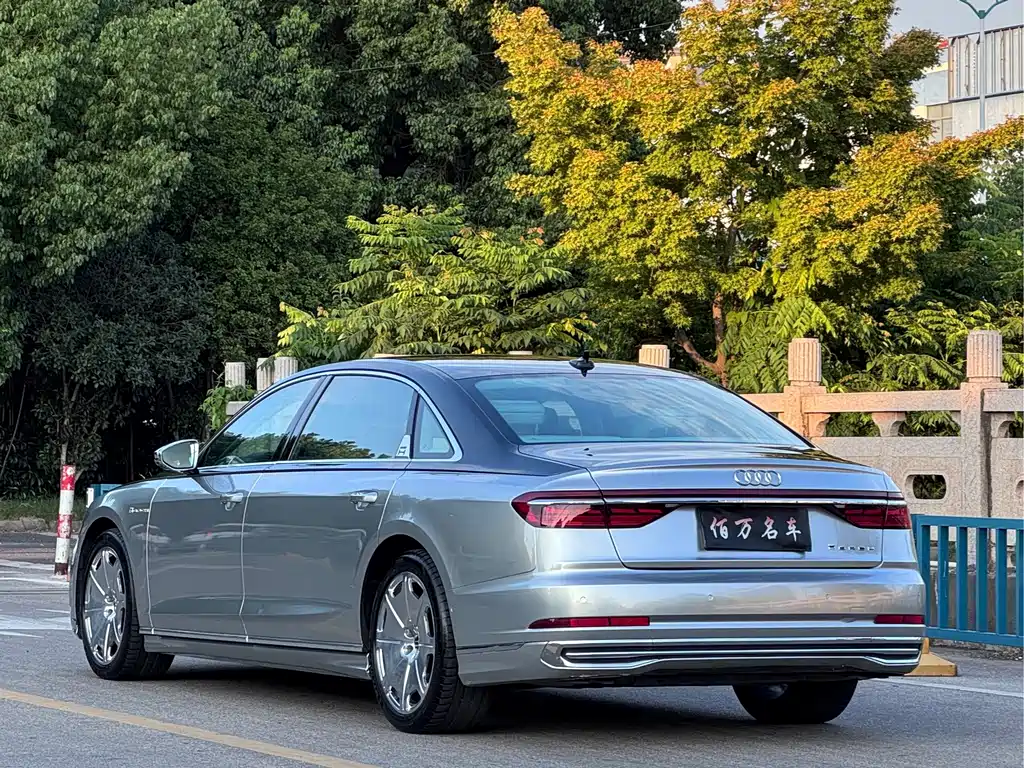 Audi A8 — фото 4