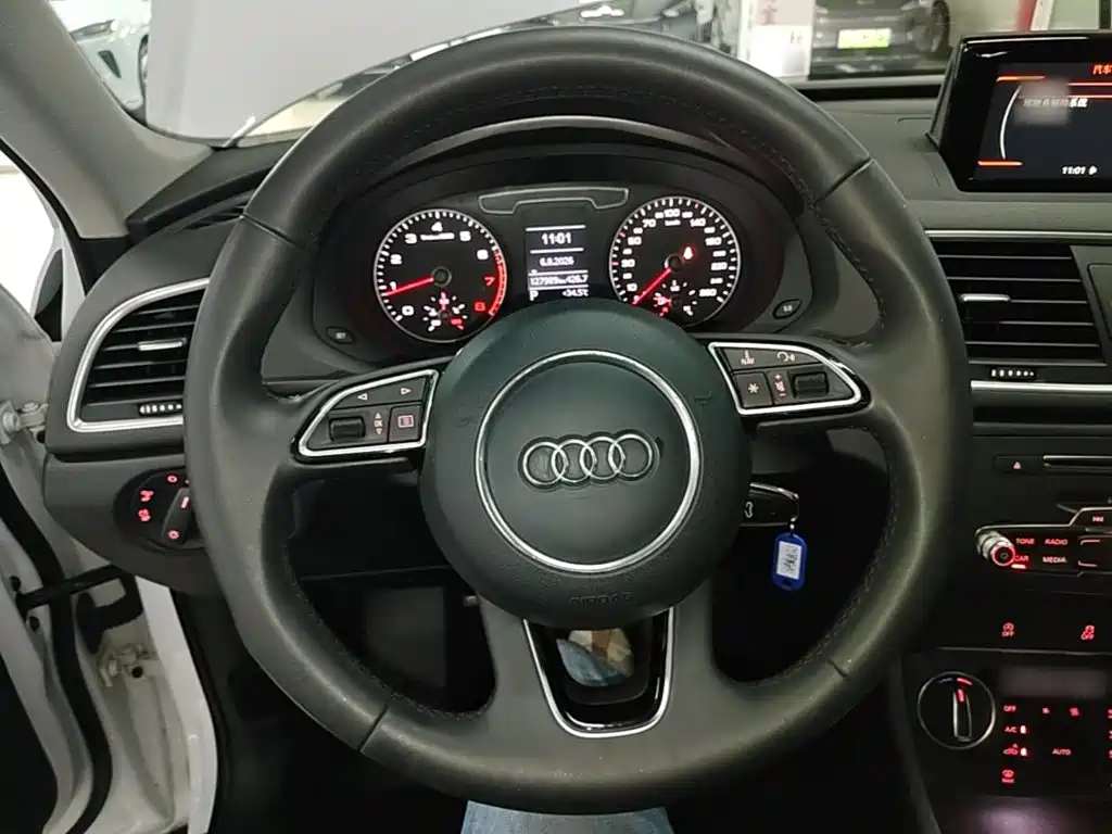 Audi Q3 — фото 11