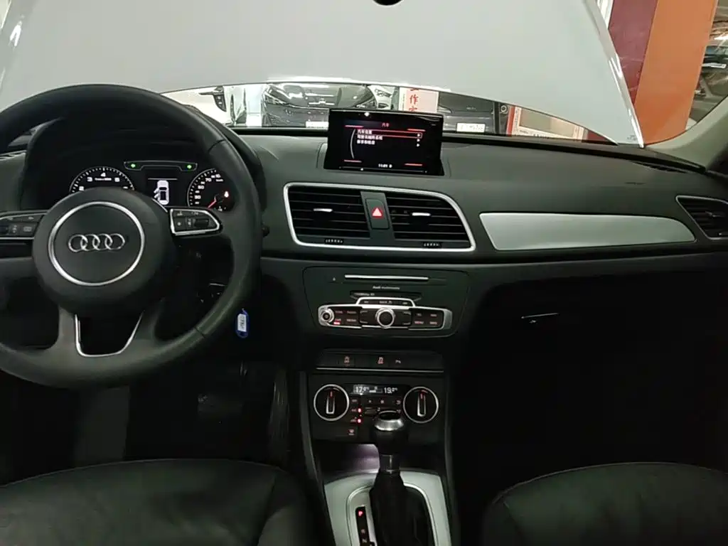 Audi Q3 — фото 13