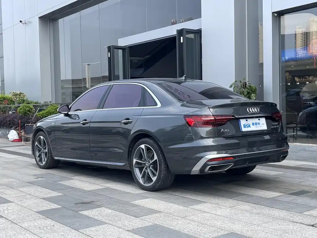 Audi A4L — фото 5