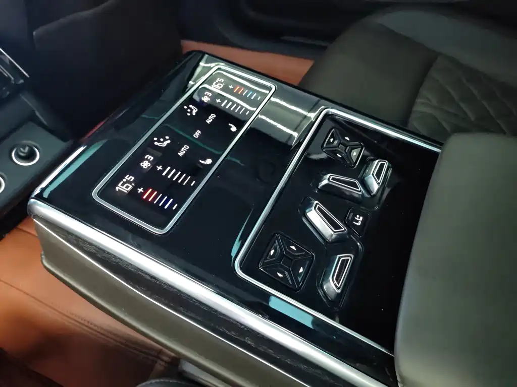 Audi A8 — фото 6