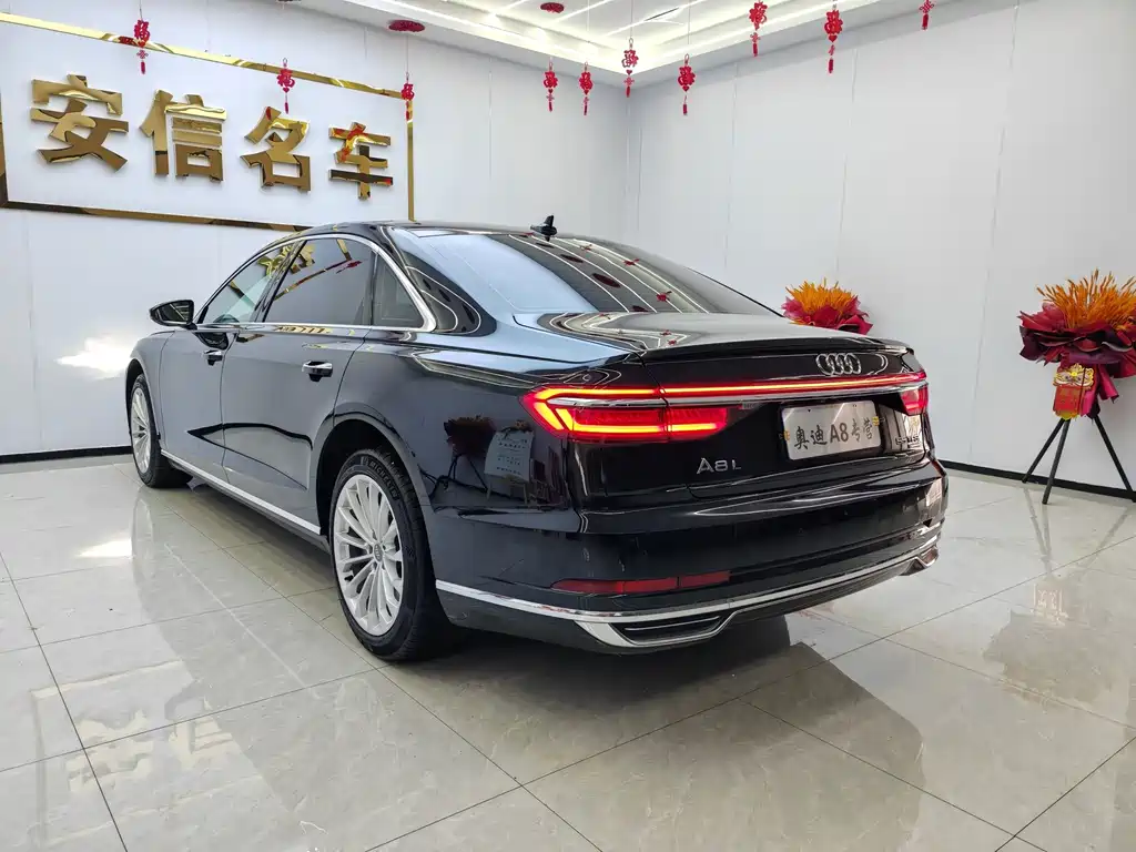 Audi A8 — фото 8