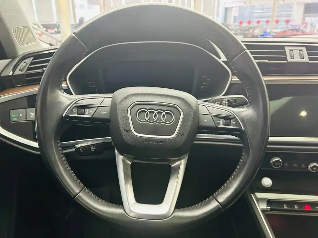 Audi Q3 — фото 14