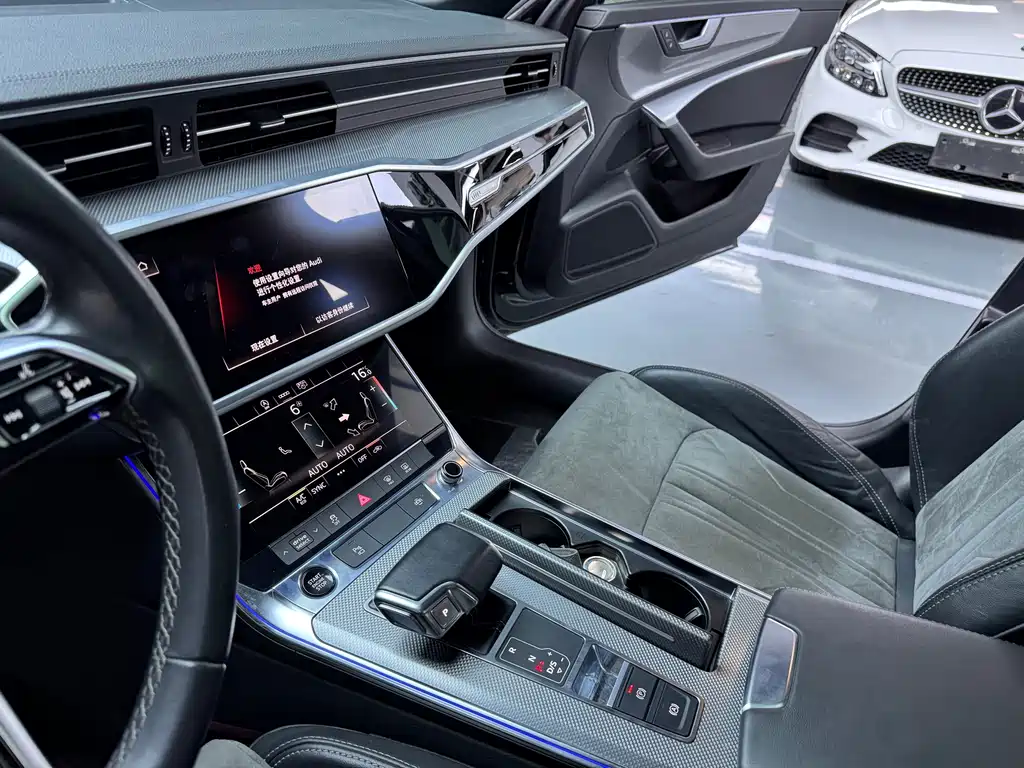 Audi A6L — фото 5
